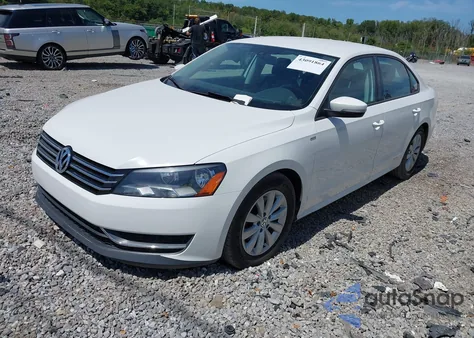 2015 Volkswagen Passat 1.8T Wolfsburg Edition z USA, uszkodzony, nr VIN 1VWAT7A36FC004720